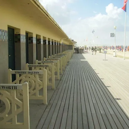 Les Quais De Trouville-sur-Mer